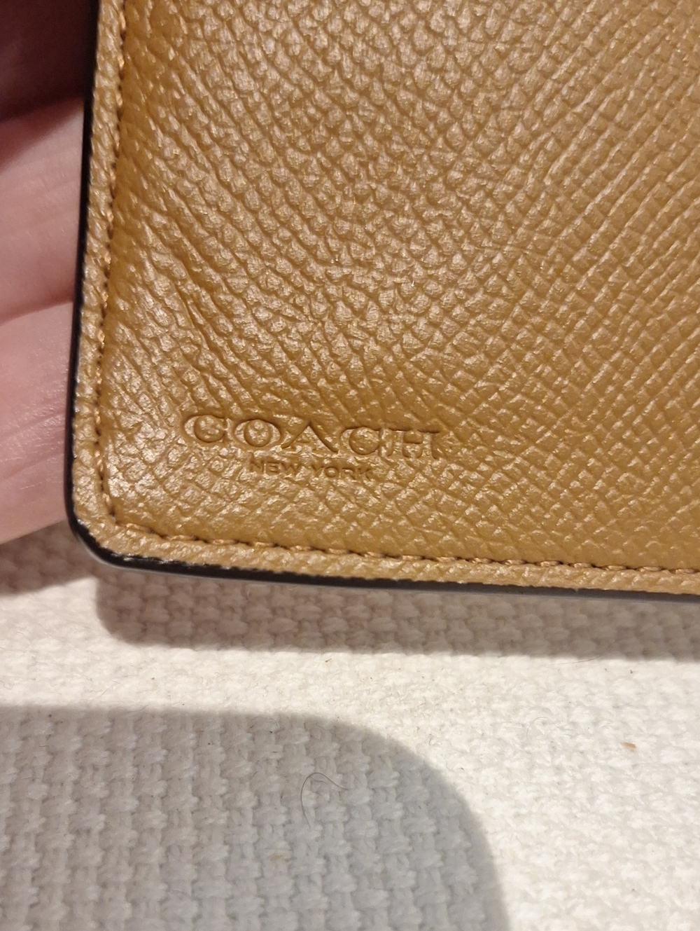 Coach Cream Leather Wallet with Gold Logo - Picture 5 of 6
